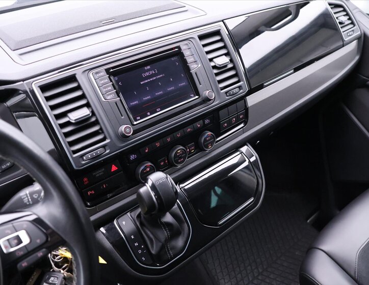 Volkswagen Multivan 18