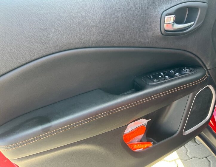 Jeep Compass SUV 1,4 l 103 kw