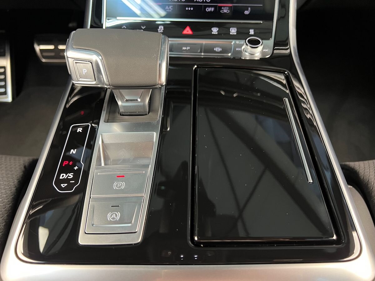 Audi Q8 SUV 3,0 l 210 kw