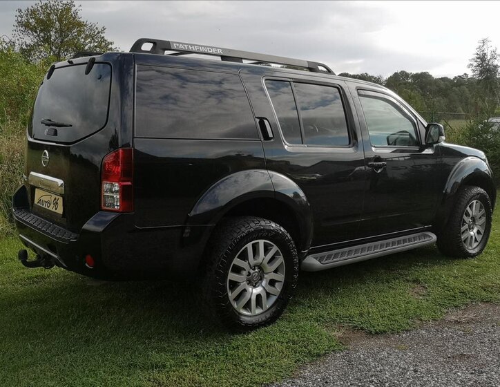 Nissan Pathfinder Kombi 2,5 l 140 kw