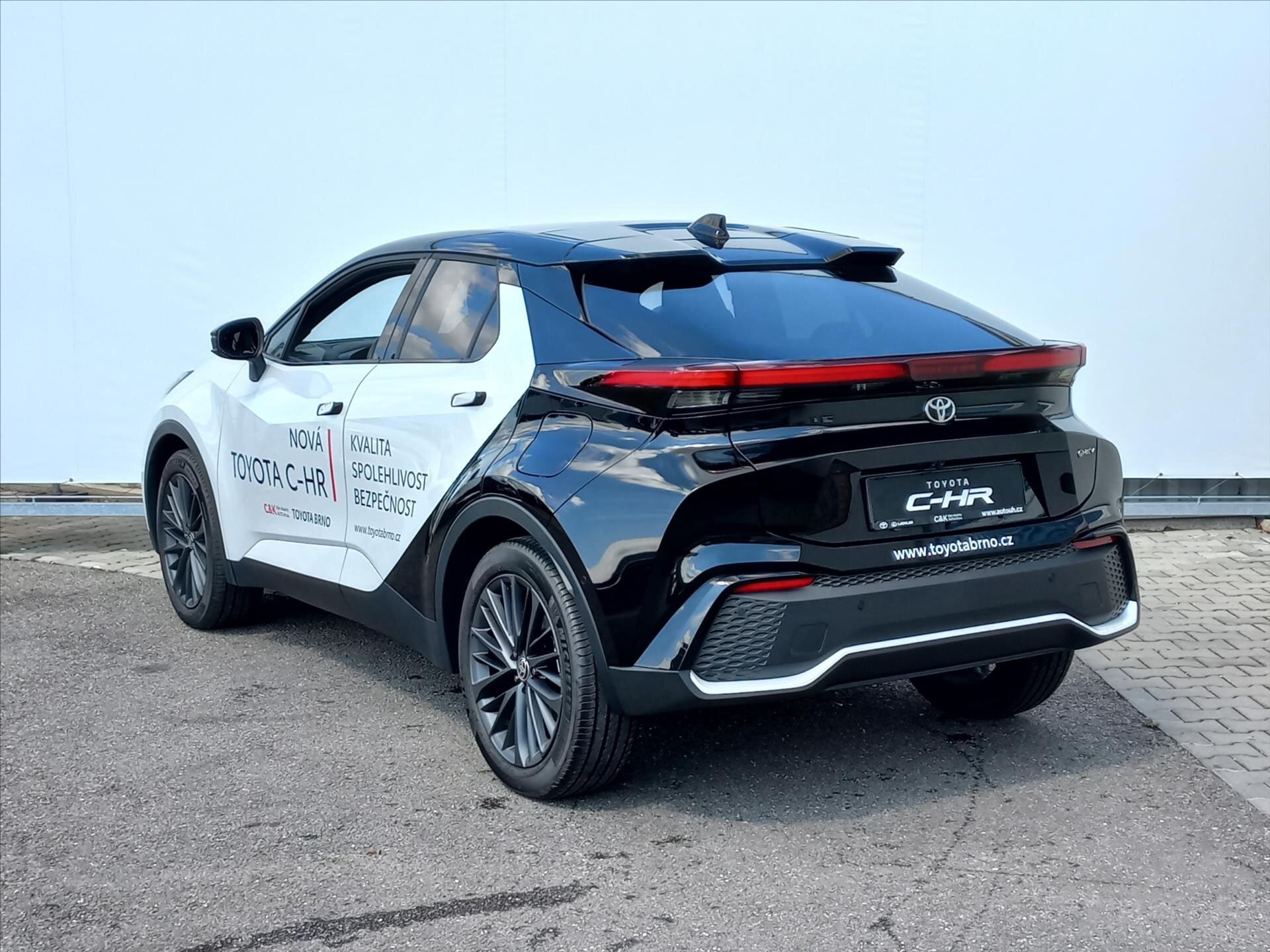 Toyota C-HR CUV / Crossover 2,0 l 112 kw