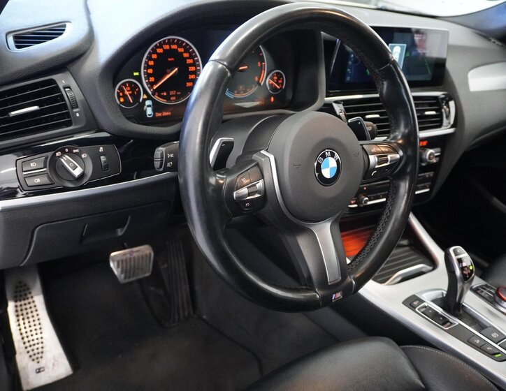 BMW X4 SUV / Terénní 3,0 l 230 kw