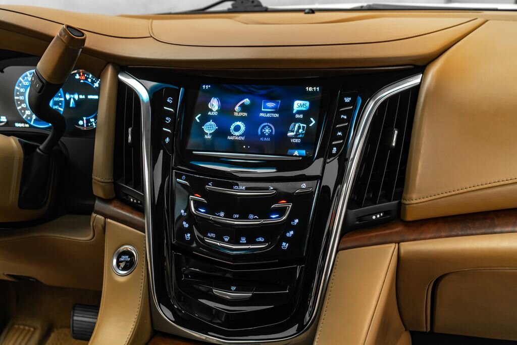 Cadillac Escalade SUV / Terénní 6,2 l 313 kw