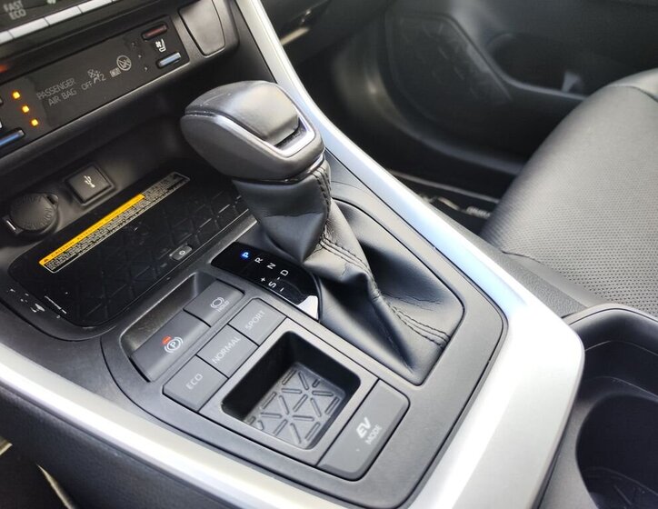 Toyota RAV4 SUV / Terénní 2,5 l 163 kw