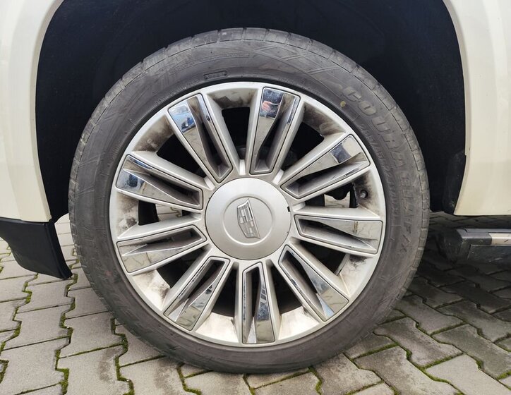 Cadillac Escalade 39