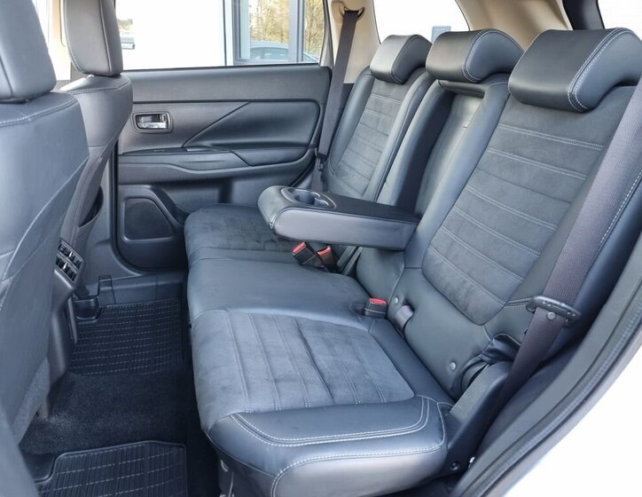 Mitsubishi Outlander SUV / Terénní 2,0 l 110 kw