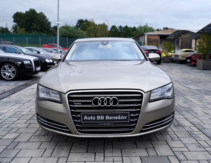 Audi A8 1