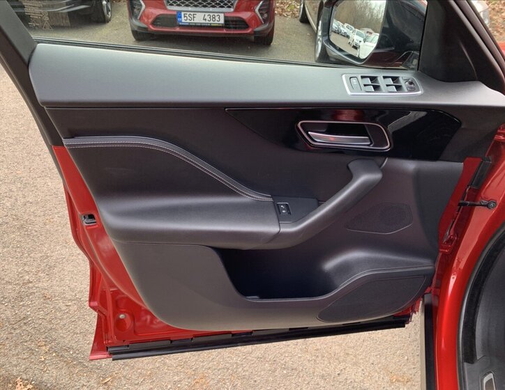 Jaguar F-Pace SUV / Terénní 2,0 l 132 kw