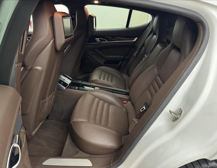 Porsche Panamera 40