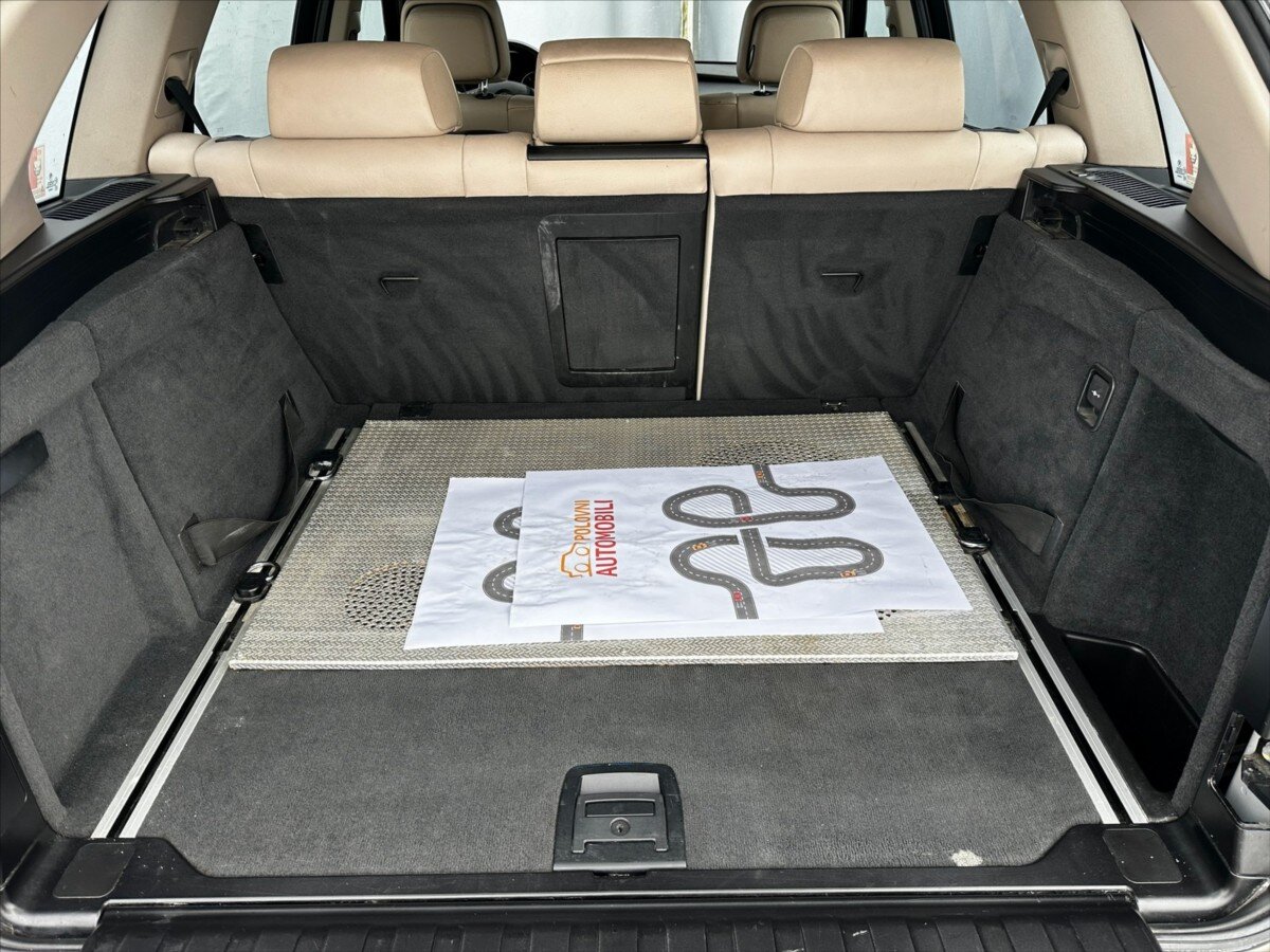 BMW X5 Kombi 3,0 l 180 kw