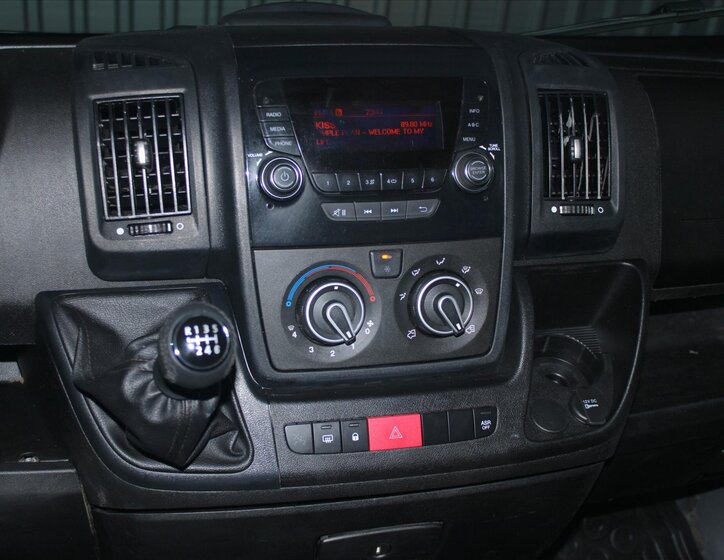 Peugeot Boxer Valník 2,0 l 120 kw