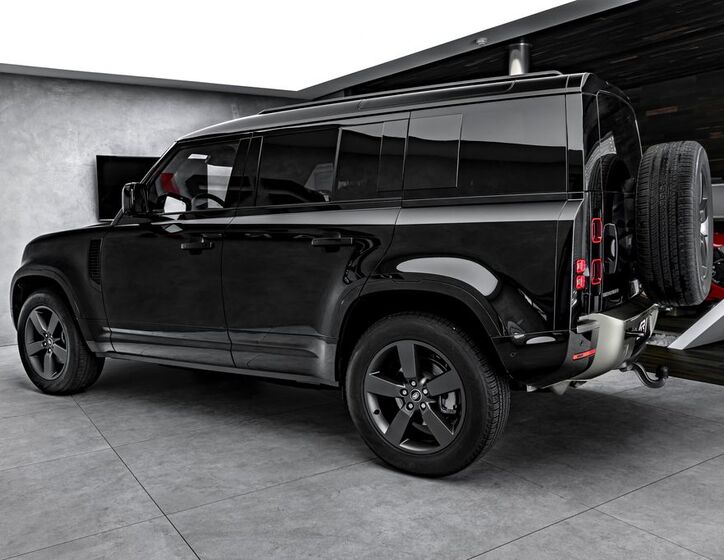 Land Rover Defender 7