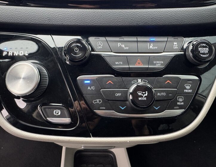 Chrysler Pacifica 38