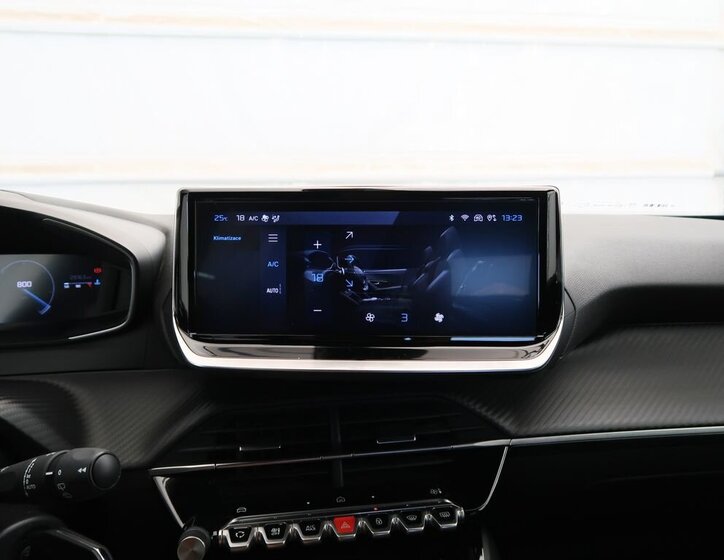 Peugeot 2008 SUV / Terénní 1,2 l 74 kw