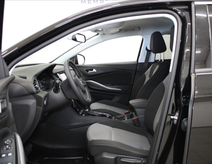 Opel Grandland X SUV / Terénní 1,2 l 96 kw