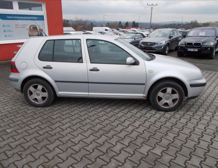 Volkswagen Golf 9