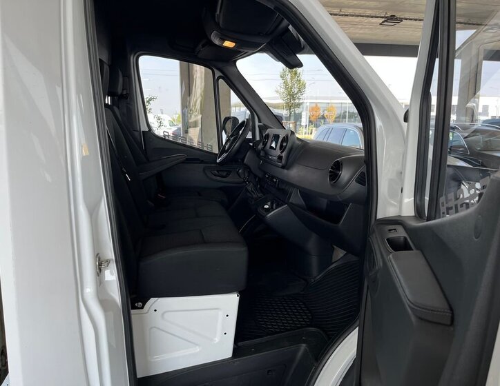Mercedes-Benz Sprinter 13