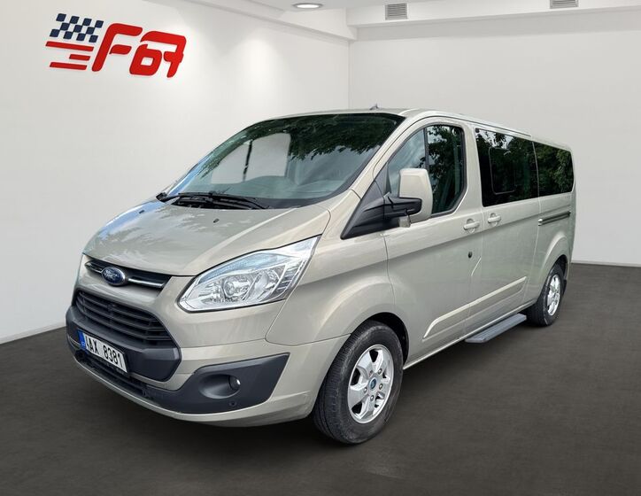 Ford Tourneo Custom 1
