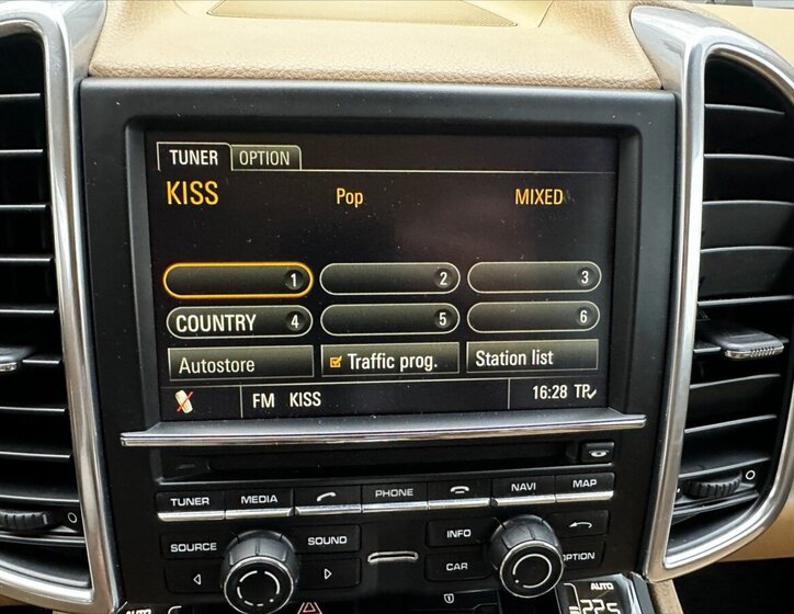 Porsche Cayenne Kombi 4,8 l 294 kw