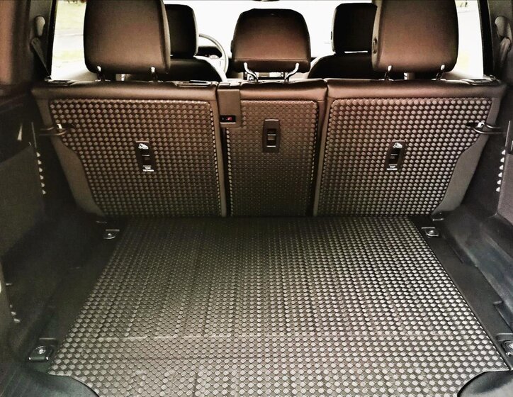 Land Rover Defender SUV / Terénní 3,0 l 147 kw