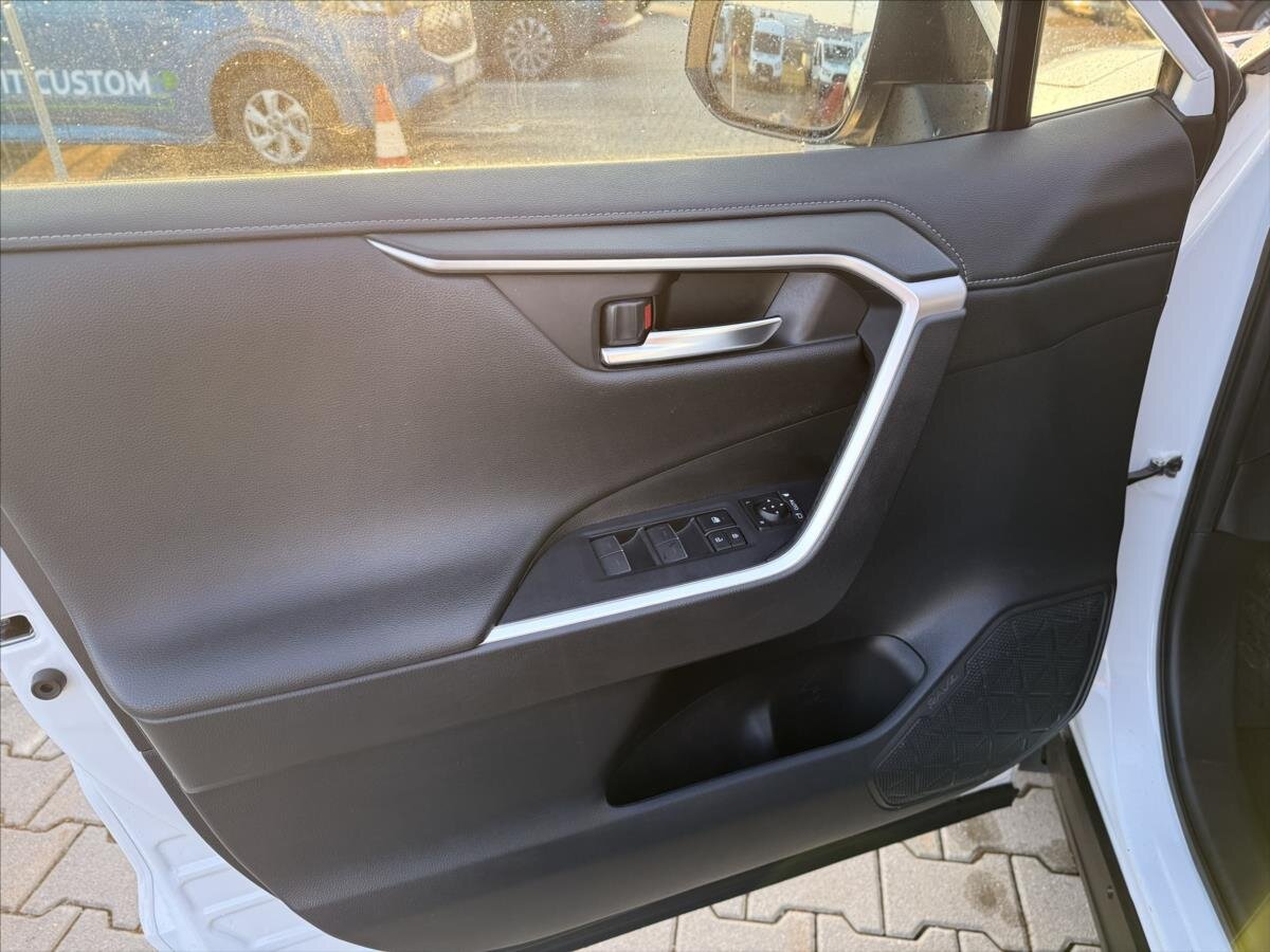 Toyota RAV4 SUV / Terénní 2,0 l 129 kw