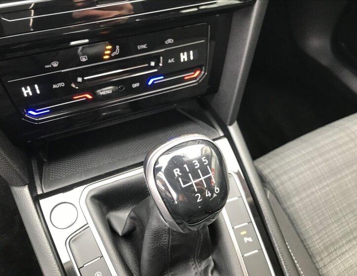 Volkswagen Passat Sedan / Limuzína 1,5 l 110 kw