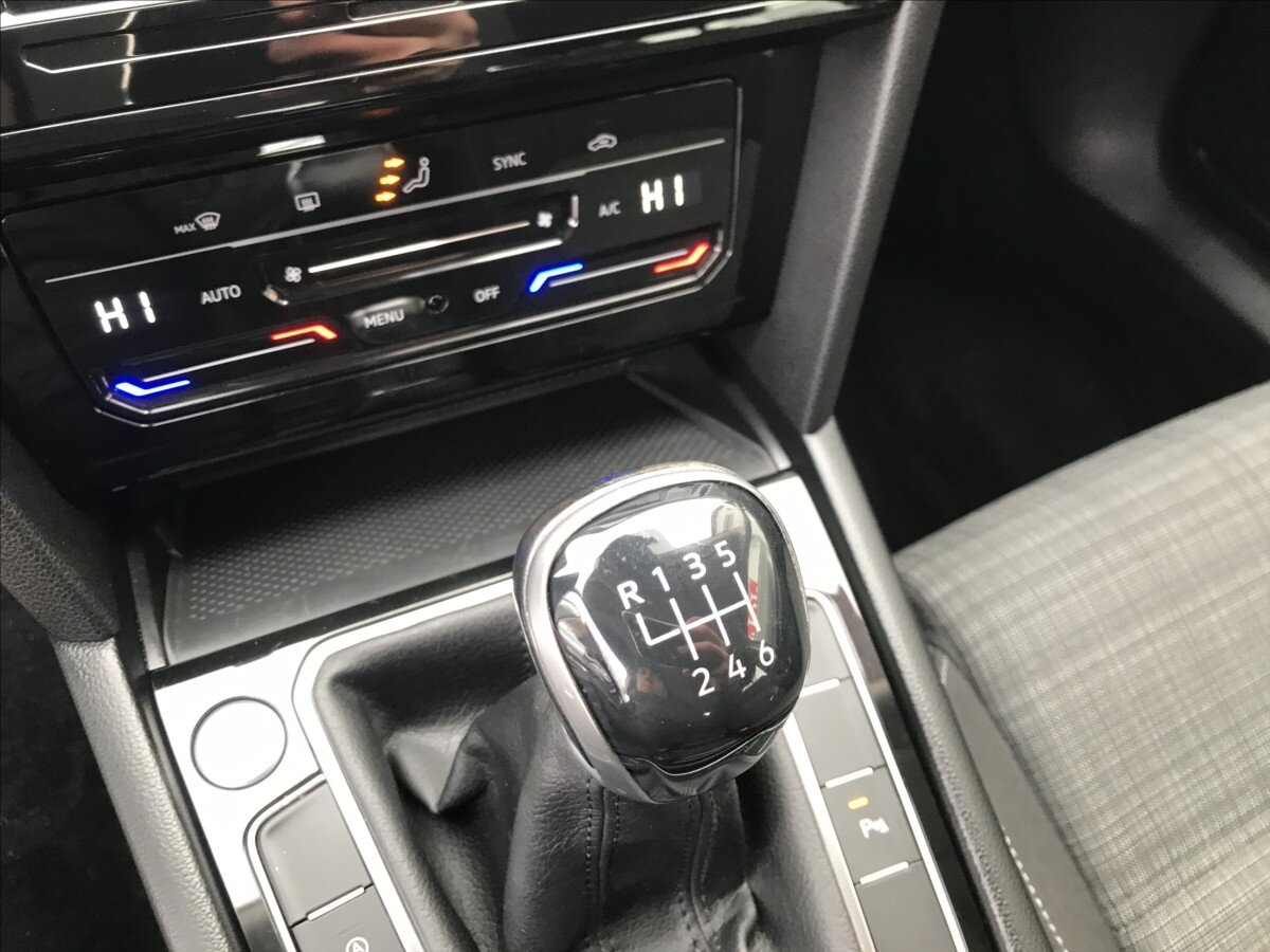 Volkswagen Passat Sedan / Limuzína 1,5 l 110 kw