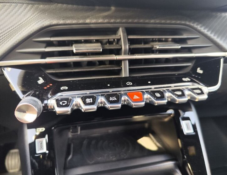 Peugeot 2008 Hatchback 1,2 l 74 kw