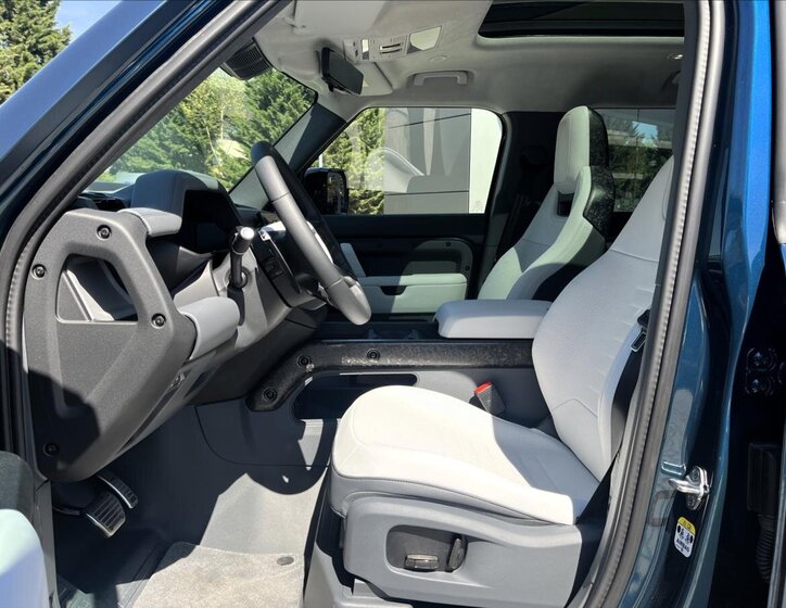Land Rover Defender SUV / Terénní 4,4 l 467 kw