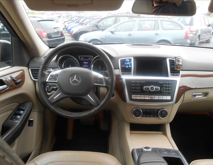 Mercedes-Benz Třídy M 13