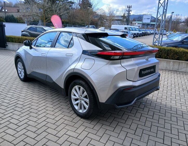 Toyota C-HR SUV / Terénní 1,8 l 72 kw