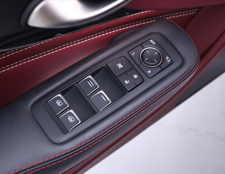 Lexus LS 500h Sedan / Limuzína 3,5 l 220 kw