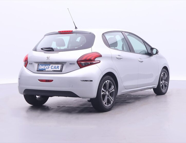 Peugeot 208 Hatchback 1,2 l 60 kw