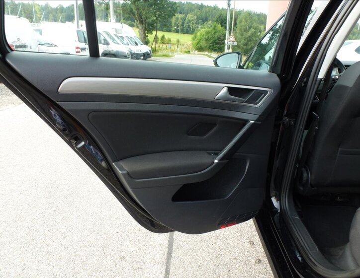 Volkswagen Golf Kombi 1,6 l 81 kw