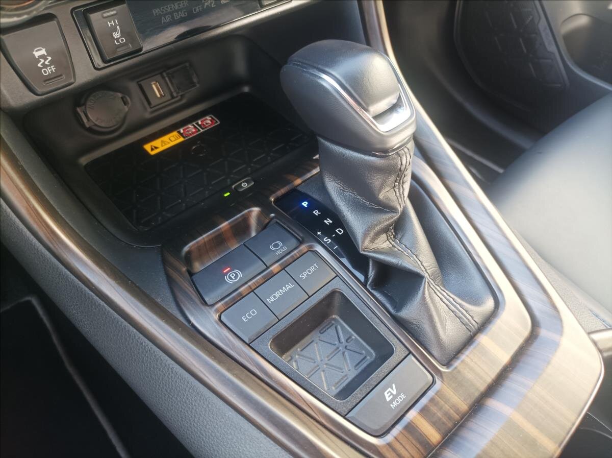 Toyota RAV4 SUV / Terénní 2,5 l 131 kw