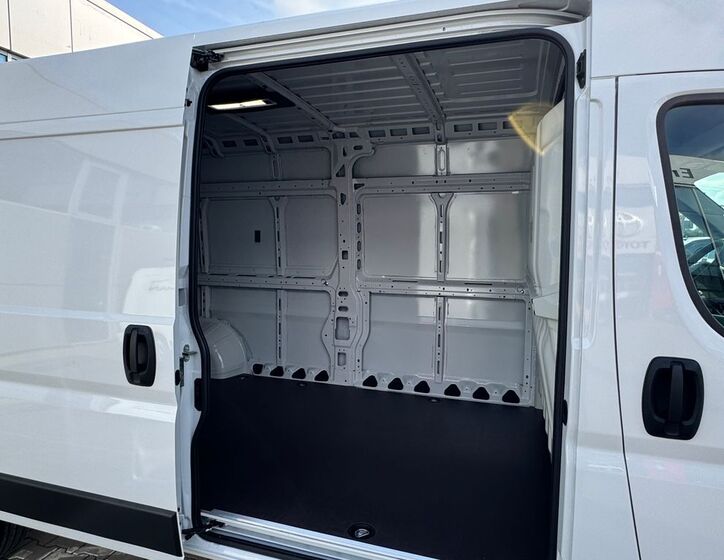 Toyota Proace Max 13