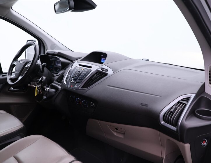 Ford Tourneo Custom 27