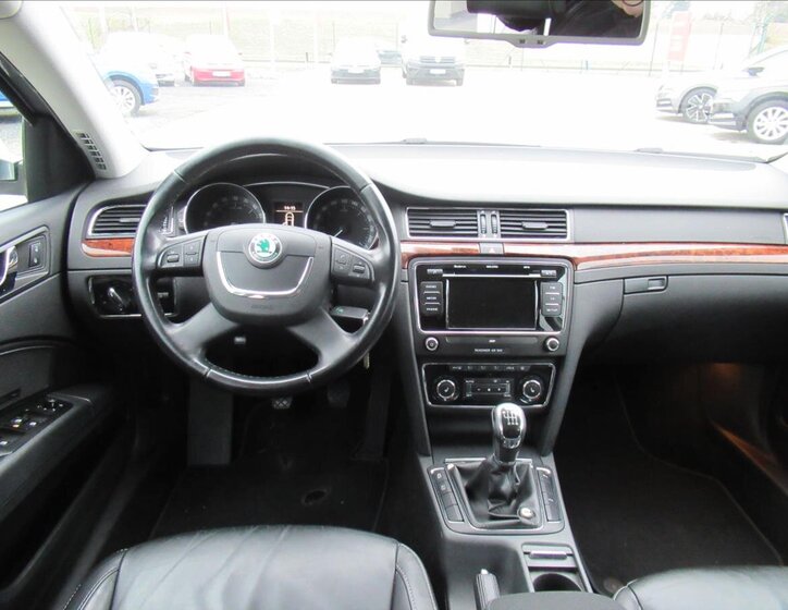 Škoda Superb 9