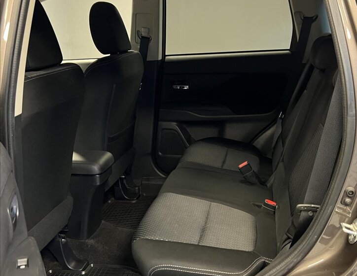 Mitsubishi Outlander SUV 2,3 l 110 kw