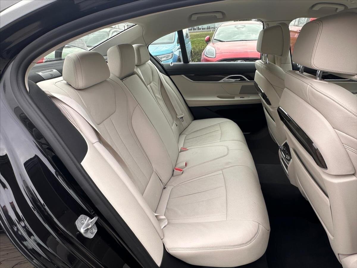 BMW Řada 7 Ostatní 4,4 l 390 kw