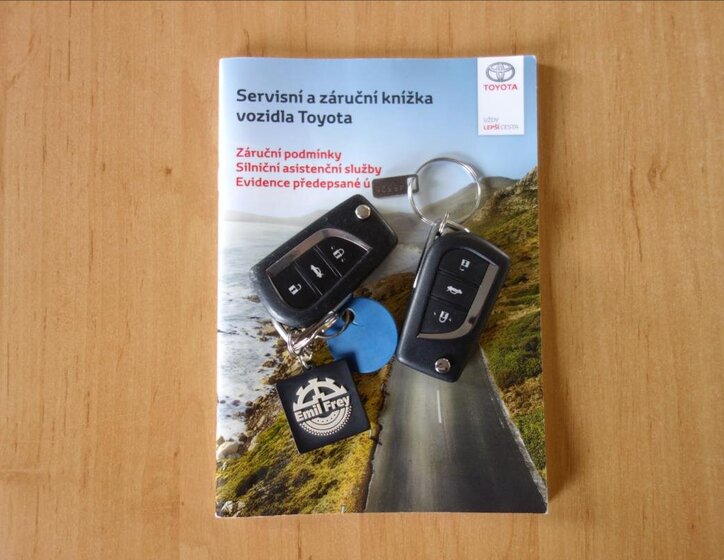 Toyota Corolla Sedan / Limuzína 1,6 l 97 kw