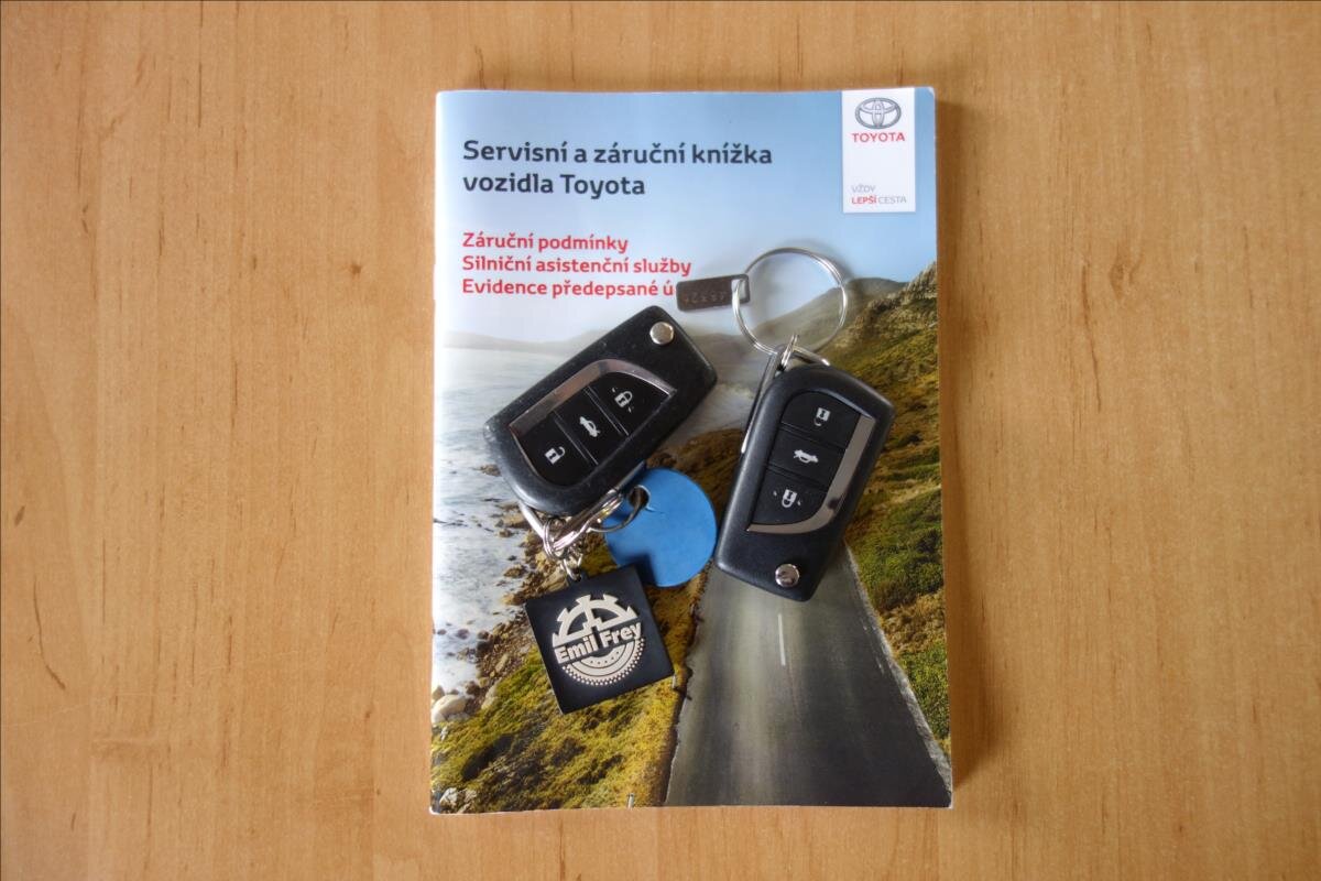 Toyota Corolla Sedan / Limuzína 1,6 l 97 kw