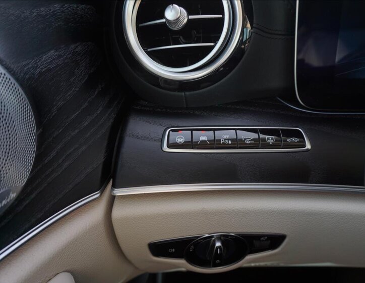 Mercedes-Benz Třídy E Sedan 4,0 l 450 kw