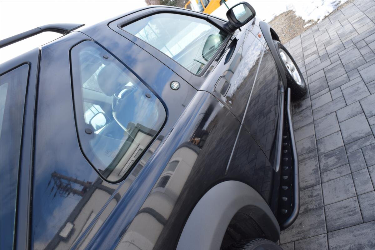 Land Rover Freelander Kombi 2,0 l 71 kw