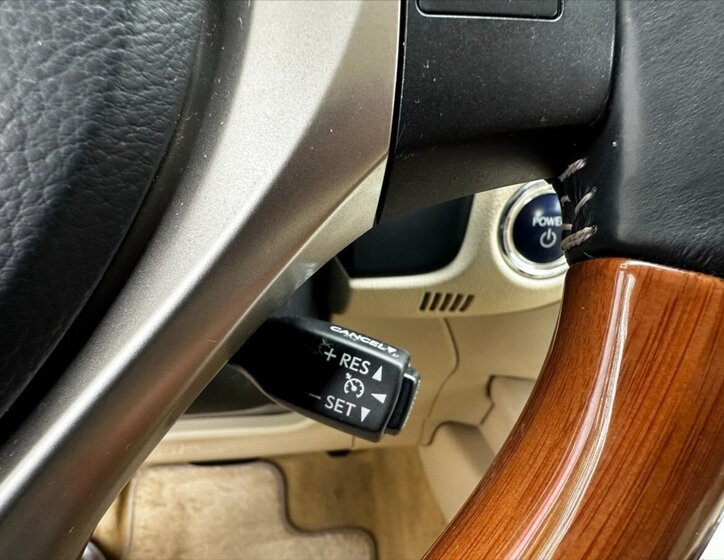 Lexus ES 300h Sedan / Limuzína 3,0 l 116 kw