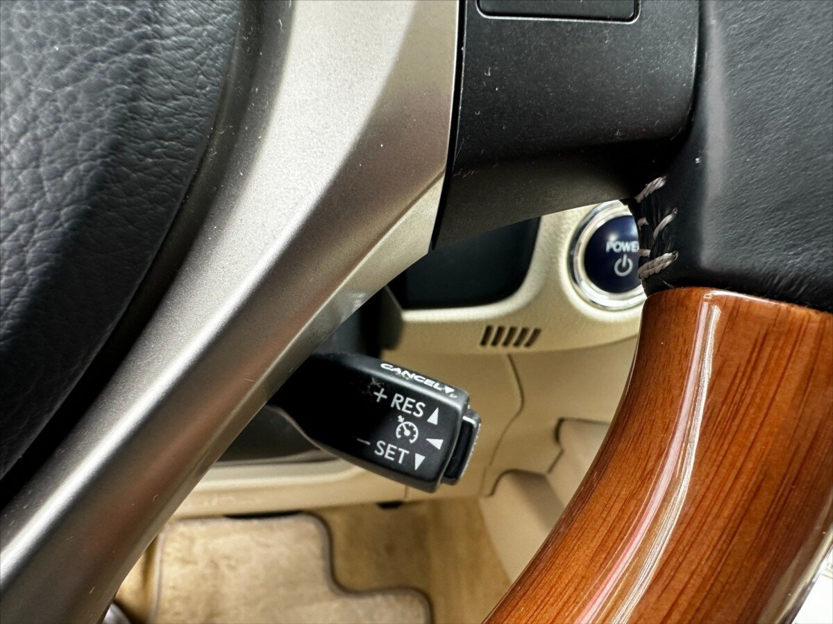 Lexus ES 300h Sedan / Limuzína 3,0 l 116 kw