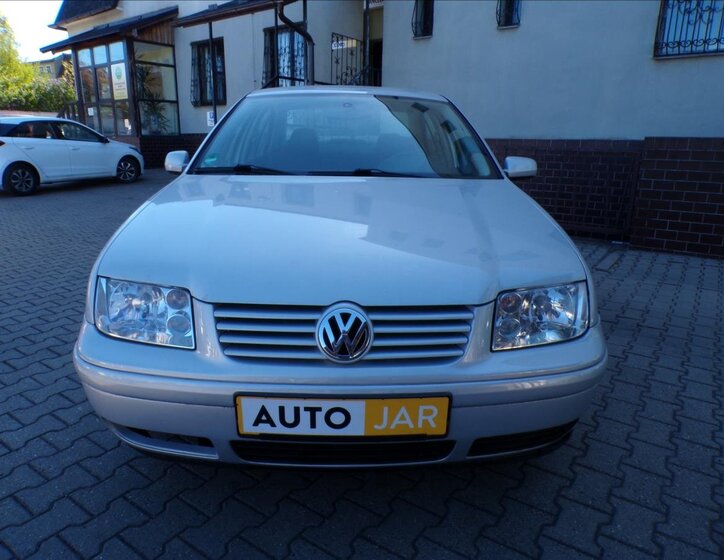 Volkswagen Bora Sedan / Limuzína 1,6 l 74 kw