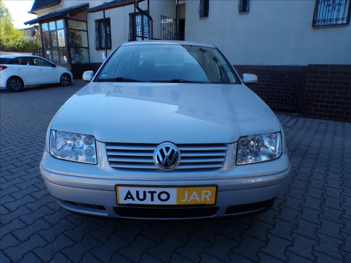 Volkswagen Bora Sedan / Limuzína 1,6 l 74 kw