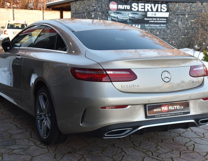 Mercedes-Benz Třídy E 10