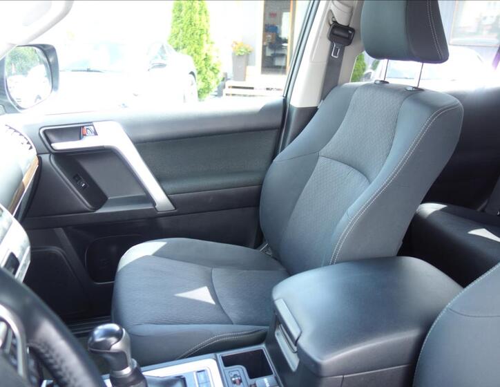 Toyota Land Cruiser 12